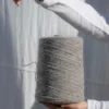 Fil en laine à tisser gris