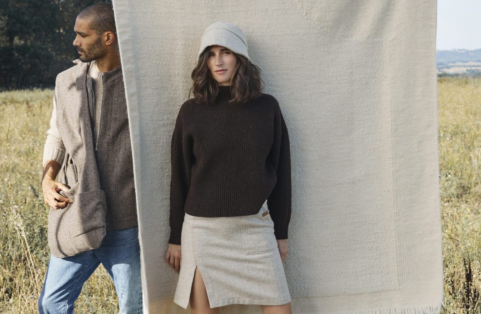 veste sans manche en laine, jupe en laine, pull en laine femme, sac en laine, tapis tissé à la main
